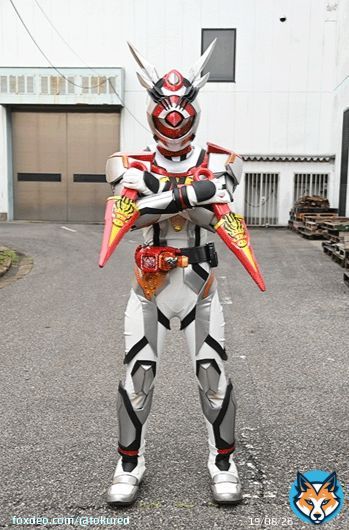 Kamen Rider Aguilera Queenbee Genome  \ud83d\udc1d Kamen Rider Gaim Ichigo Arms  \ud83c\udf53  #仮面ライダーアギレラ #仮面ライダー鎧武 #kamenriderrevice  #仮面ライダーリバイス  #ドンブラザーズ