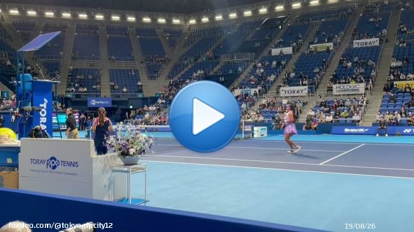 Naomi Osaka ran to her opponent Daria Saville as she got injured. Probably the nice soul in the world and my favorite athlete ever @naomiosaka