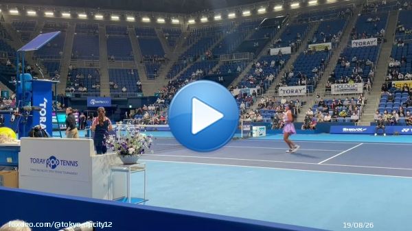 Naomi Osaka ran to her opponent Daria Saville as she got injured. Probably the nice soul in the world and my favorite athlete ever @naomiosaka