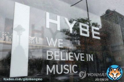 ข่าวยอนฮับ วันนี้ Hybe ได้ ประกาศต่อสาธารณชนว่าได้เซ็นสัญญาเพื่อซื้อหุ้น14.8 % ที่ถือโดย ลีซูมานผู้ก่อตั้ง SM ด้วยมูลค่า 422.8 พันล้านวอน (11,214,277,378.81 บาท)สิ่งนี้จะทำให้ Hybe เป็นผู้ถือหุ้นรายใหญ่ที่สุดของ SM (ว่องไวมากแม่)