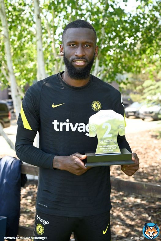 Huge honour to be part of the @PFA team of the year.  \ud83d\ude4f\ud83c\udffe \u26bd Thanks to all the players that voted for me. @premierleague #Hustle #AlwaysBelieve