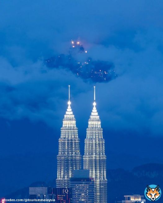 No, it is not a UFO, but a city above the clouds that can be seen peeking through the KLCC Twin Tower      PETRONAS Twin Towers, Kuala Lumpur  IG:  rj.rongjie  #MalaysiaTrulyAsia #CutiCutiMalaysia #KualaLumpur #travel #skyscrapper #travelphotography