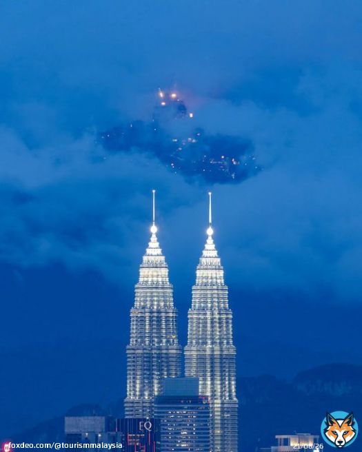 No, it is not a UFO, but a city above the clouds that can be seen peeking through the KLCC Twin Tower      PETRONAS Twin Towers, Kuala Lumpur  IG:  rj.rongjie  #MalaysiaTrulyAsia #CutiCutiMalaysia #KualaLumpur #travel #skyscrapper #travelphotography