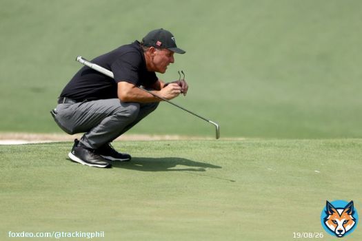 52 year old Phil Mickelson is out in -2, 34 at Augusta National.   T-11. #TheMasters