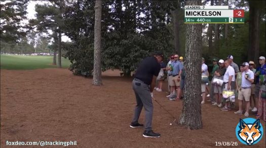 LMAO. Phil Mickelson right handed on No. 14. #TheMasters