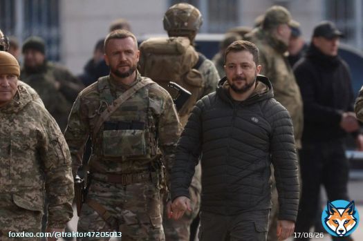 Зеленский в Херсоне. Он  захватил кусок России ! Так он может далеко зайти  !