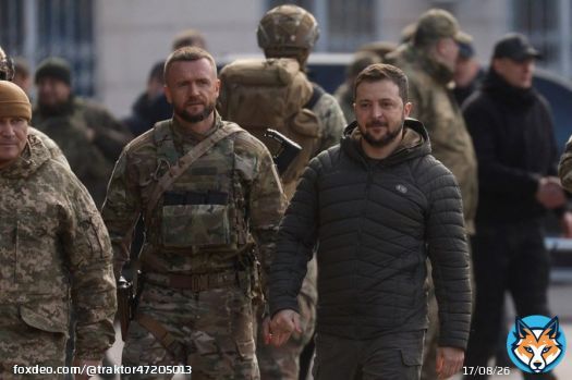 Зеленский в Херсоне. Он  захватил кусок России ! Так он может далеко зайти  !
