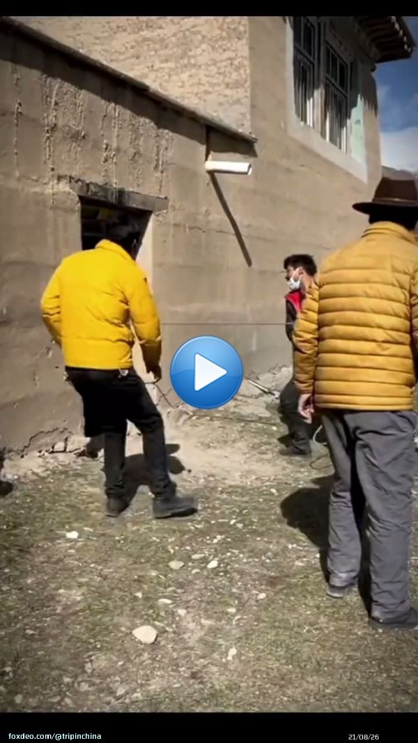 Breaking news,In Tibet, China, an indigenous resident was driven out of his house.