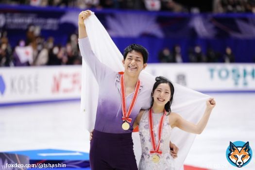 [フィギュアスケート NHK杯] ペア優勝の三浦璃来、木原龍一組。表彰式は笑顔でいっぱいでした。優勝おめでとうございます！（若杉）  \u25bdNHKフィギュア写真特集は   #りくりゅう #三浦璃来 #木原龍一 #NHK杯フィギュア