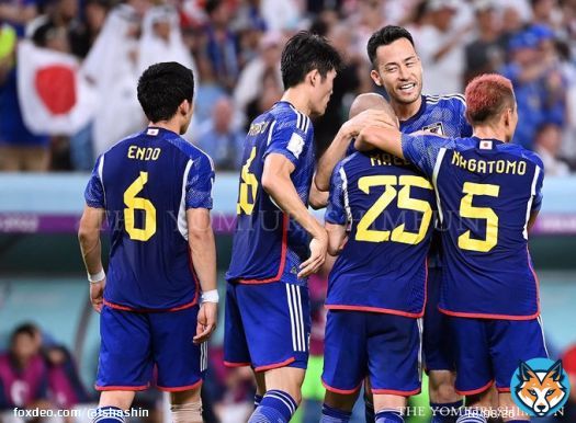 日本対クロアチア、前半、#前田 選手が #先制ゴール を決めました！写真はゴールを決めた前田選手と抱き合って喜ぶ吉田選手たち（飯島啓太撮影）#先制点 #soccer