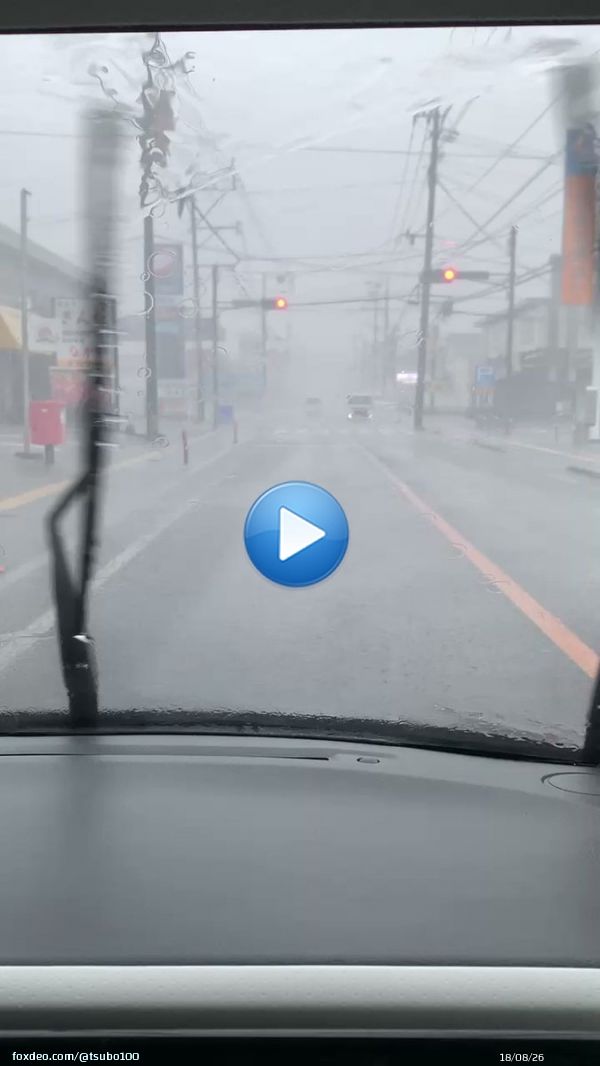 台風14号被害状況、宮崎市では信号機がおかしなことに。 #台風14号 #宮崎市 #信号機