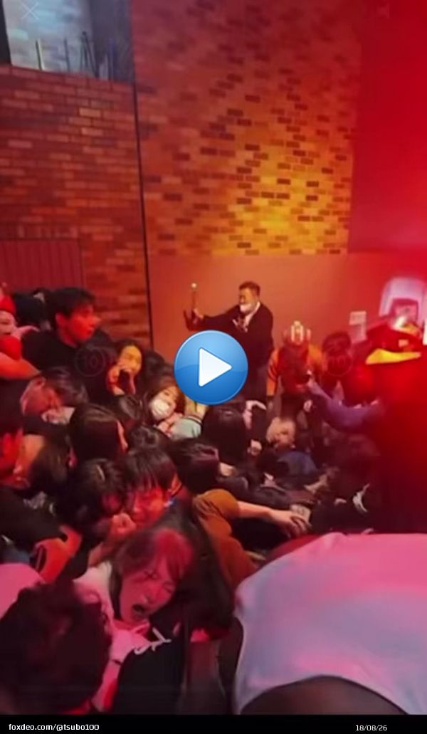 韓国ソウルの将棋倒し事故（２3）人が何重にも折り重なってる&hellip;動画を見るだけで苦しい&hellip;  #韓国 #ハロウィン #将棋倒し #雑踏事故