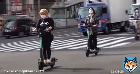 電動キックボード、全国初の死亡事故　転倒の男性（５２）、車止めに衝突し前から倒れて頭を強く打つ。ヘルメットはせず　東京都中央区