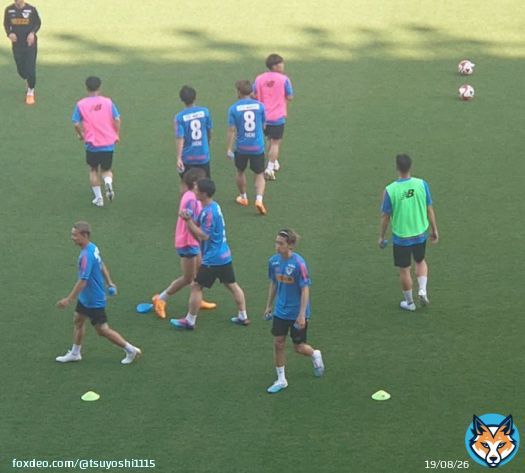 全員の練習着に8番FUCHIのプリント。 #本田風智 #サガン鳥栖 #アルビレックス新潟