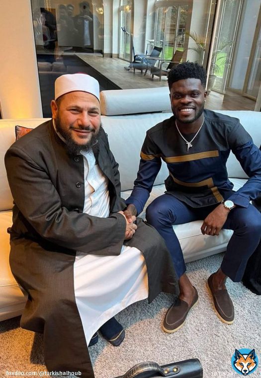 لاعب نادي أرسنال 'توماس بارتي' يعتنق الإسلام ويغير اسمه إلى 'يعقوب'