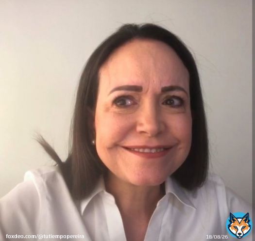 La Psicópata solo es feliz, cuando sabe que le está causando algún daño al pueblo venezolano, cuando sabe que perjudica a la clase trabajadora, eso le causa 'extasis'. Así de miserable es su existencia, gente como la Psicópata nunca va a gobernar en n Venezuela.