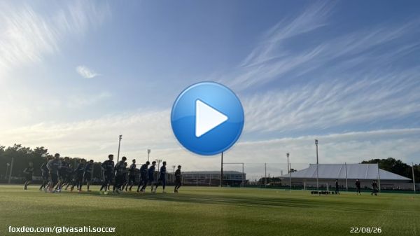 ／ 新生#森保ジャパン 始動！ 日本代表合宿が始まる ＼  初日はランニング等軽いメニューでトレーニングを終えました 周りのお客さんや子供たちからも多くの声援が&hellip;  会場には約600名程の方が見学に来ていました！  #jfa #daihyo #SAMURAIBLUE #サッカー日本代表 #森保ジャパン