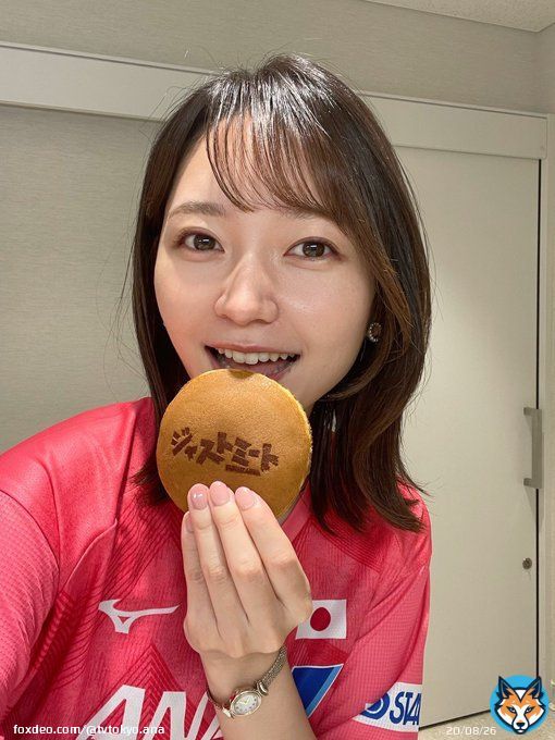 #竹崎由佳 アナから届きました  今日からいよいよ #世界卓球2022団体戦 が開幕  「メインキャスターの #福澤朗 さんから、気合いのどら焼きをいただきました」  BSテレ東にて、中継始まりました テレ東では19時30分から生放送です  #ジャストミート #世界卓球