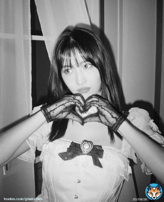 momo moonlight sunrise ig update   #TWICE_OurMoonlightandSunrise  #MOONLIGHTSUNRISE @JYPETWICE
