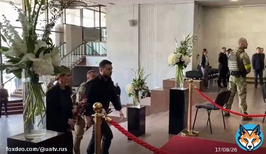 \ud83d\udd6f 17 мая в Киеве прошла церемония прощания с первым президентом независимой Украины Леонидом Кравчуком  Проститься с ним пришли политики и известные деятели. В их числе: Владимир Зеленский с супругой, Леонид Кучма, Виктор Ющенко, Петр Пороорошенко, Виталий Кличко, Алексей Резников.