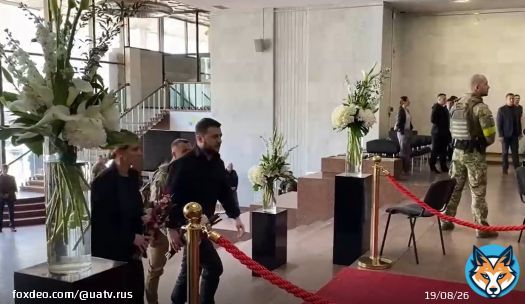 \ud83d\udd6f 17 мая в Киеве прошла церемония прощания с первым президентом независимой Украины Леонидом Кравчуком Проститься с ним пришли политики и известные деятели. В их числе: Владимир Зеленский с супругой, Леонид Кучма, Виктор Ющенко, Петр Пороорошенко, Виталий Кличко, Алексей Резников.