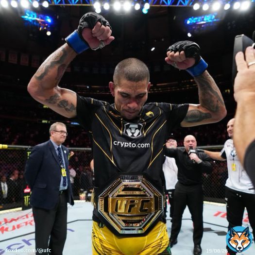 There's a new king in the middleweight division  #UFC281