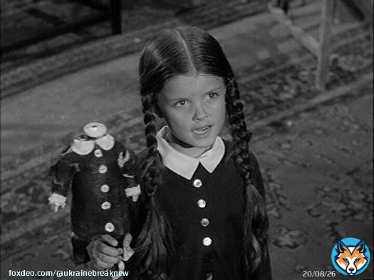 Умерла актриса, сыгравшая роль Уэнсдэй Аддамс в оригинальном сериале 1960-х годов.  64-летняя Лиза Лоринг скончалась от инсульта в окружении близких, сообщила Variety её дочь.  Лоринг начала сниматься в трёхлетнем возрасте. Среди прочего она исполнила роли в мыльной опере &laquo;К&hellip;