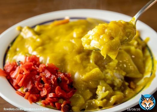【バスセンターのカレー／新潟市】  時々無性に食べたくなるやつ  ＼説明しよう！／ バスセンターのカレーとは、バスセンターにある立ち食いそば屋の昔ながらの黄色いカレー。こう見えて味は結構スパイシー。鍋を持参するとルーをテイクアウトできる。    #カレーの日 #新潟