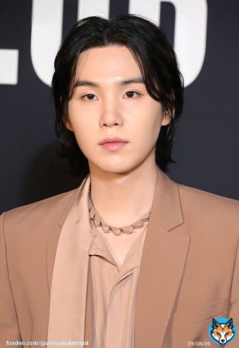 yoongi is the art itself  #SUGAxValentinoCouture HAUTE COUTURE WITH SUGA #SUGAatParisFashionWeek