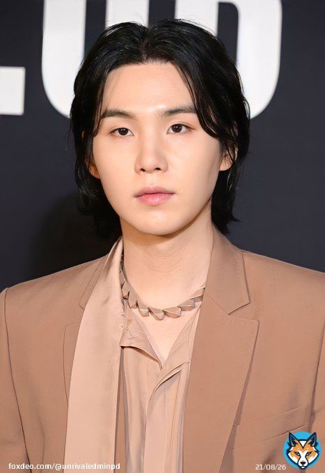 yoongi is the art itself  #SUGAxValentinoCouture HAUTE COUTURE WITH SUGA #SUGAatParisFashionWeek
