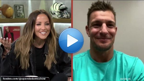 .@RobGronkowski confirms two teams reached out to him after he tweeted: &ldquo;I&rsquo;m kinda bored.&rdquo;    : @FanDuelTV | @heykayadams