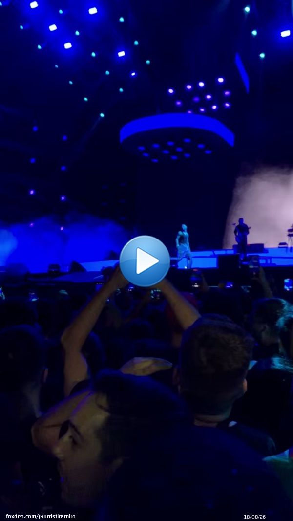 WOS en La Plata fue un recital &eacute;pico, como los de antes, como los de La Renga o Divididos, pogo en la mayor&iacute;a del las canciones por m&aacute;s de dos horas. Fue el mejor show del a&ntilde;o. Me hab&iacute;a gustado mucho la puesta en escena de Coldplay pero #WOS es otra cosa, es la esencia Argentina.