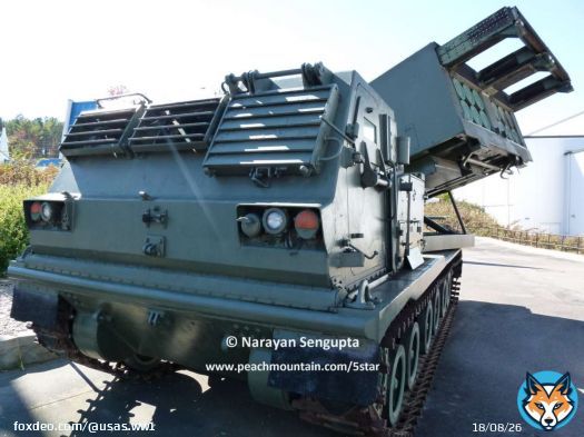 #UkraineWar #MLRS vehicles from USA now in #Ukraine giving Ukrainians much needed firepower vs. the #Russians. But are the Multiple Launch Rocket System (MLRS) vehicles M270 tracked vehicles (top) w/ 12 rockets or M142 HIMARS wheeled w/ 6 (bottom)?