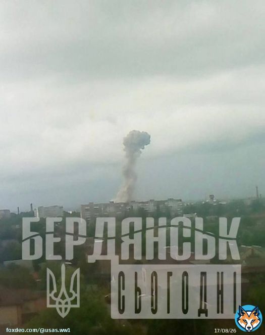 Berdyansk #Бердянск is between Mariupol and Melitopol on the Sea of Azov north of Kerch Bridge and the Black Sea. #BreakingNews: it has a big plume of smoke. Ukrainian drones or Storm Shadow to blame? When Vladimir Putin cries fowl, remind him what #Russia did there in 2022 .