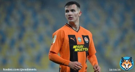 Процентов на 30 заполнена варшавская арена, причём у болельщиков Ренна имеется значительное численное превосходство Выводит Пельто команды на поле, после чего разыгрывают его стороны Степаненко Бурижо  #ШахтерРенн #Шахтер #футбол #ШахтарРенн #Shakhtar #UEL