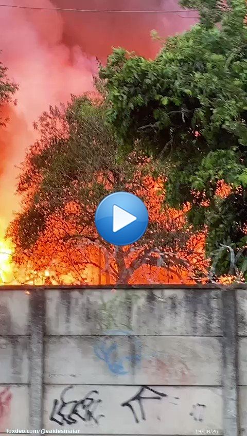 Imagens mais pr&oacute;ximas do inc&ecirc;ndio no projac