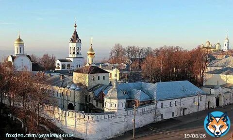 На улице дождь и разносится колокольный зво́н,в Рождественском мужском монастыре служба начинается! Водилы,с праздником Днём Автомобилиста!