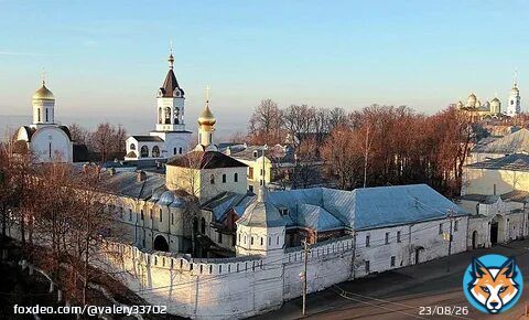 На улице дождь и разносится колокольный зво́н,в Рождественском мужском монастыре служба начинается! Водилы,с праздником Днём Автомобилиста!