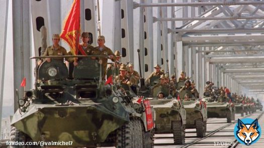 25.12.79 СССР ввел войска в Афганистан. Итог: - СССР - 15 тыс убитых, 53 тыс раненых, 415 тыс заболевших. - Афганистан - до 2,3 млн (!) убитых.   Все эти 10 лет граждане СССР беззаботно жили, пока их 'мальчики' убивали миллионы афганцев. Кто-то можетет сейчас сказать: ЗАЧЕМ?