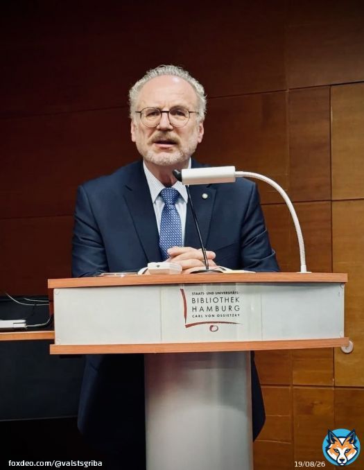 Pirms 500 gadiem Vācijā tika nodrukāta pirmā grāmata latviešu valodā. Jubilejas sarīkojumā Hamburgā runāju par Vācijas-Latvijas attiecībām, bet konferencē Vitenbergā - par grāmatu lasīšanas prasmes un soc.mediju patēriņa atšķirīgo ietekmi uz domāšanu- ar politiskām sekām.