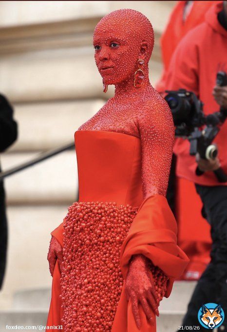 Idk these fashion industry just keeps getting crazier and crazier cause why doja look a devil. Something bout this giving demonic. #dojacat #ParisFashionWeek.
