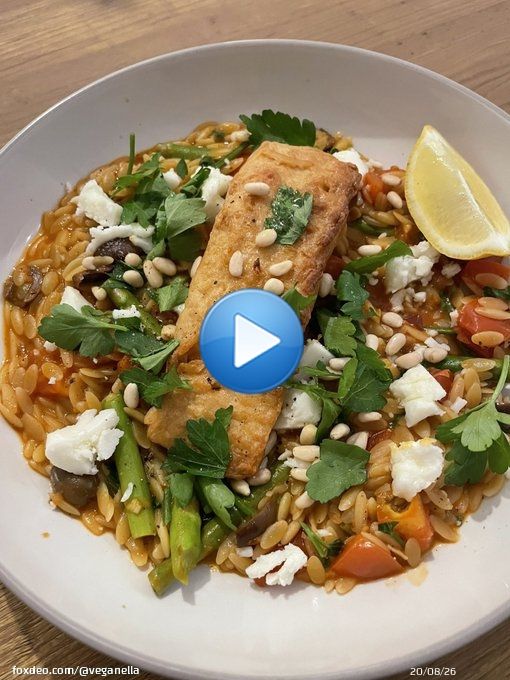 Lipsmackingly-good one pot olive and asparagus orzo with a plant based &ldquo;salmon&rdquo; fillet and Greek-style cheese.  28.5g of plant protein   #PlantBased #RecipeOfTheDay #MeatFree #Vegan #vegetarian