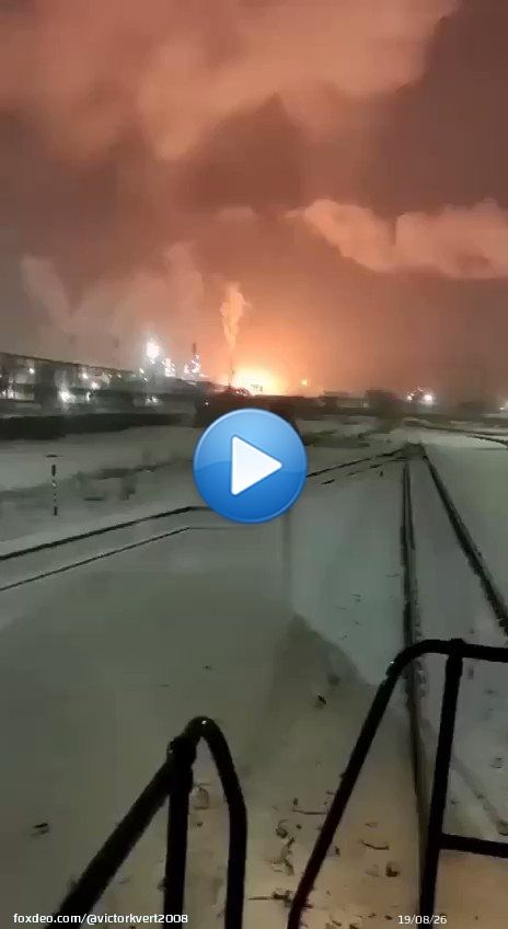 В Ангарске пока не удалось потушить пожар на крупном НПЗ  Огонь охватил площадь около 2500 квадратных метров. На данный момент известно о двух погибших и 5 раненных.