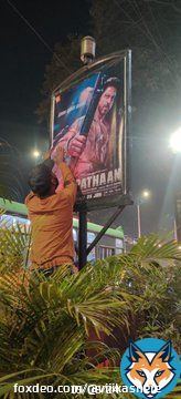 With my own money I'm promoting Pathaan in pune city, did u see this sir? @iamsrk #AskSRK