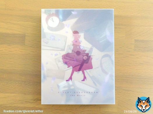 劇場版 #ヴァイオレット・エヴァーガーデン Blu-ray&DVD 好評販売中  本日放送された劇場版はこちら 特典「ヴァイオレットの手紙」は複製版と翻訳版を封入。本編で使用された文字を活用し、ヴァイオレットがギルベルトに宛てた'最後の手紙'を特別に再現しています。