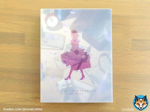 劇場版 #ヴァイオレット・エヴァーガーデン Blu-ray&DVD 好評販売中  本日放送された劇場版はこちら 特典「ヴァイオレットの手紙」は複製版と翻訳版を封入。本編で使用された文字を活用し、ヴァイオレットがギルベルトに宛てた'最後の手紙'を特別に再現しています。