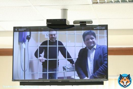Владимир Кара-Мурза и его адвокат Вадим Прохоров, 5 апреля 2023. Фото Дарьи Корниловой.  Vladimir Kara-Murza and his lawyer, Vadim Prokhorov, April 5, 2023. Photo by Darya Kornilova.