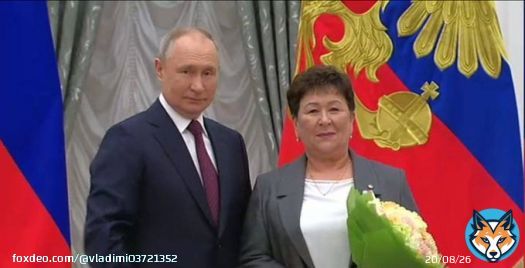 Сегодня Владимир Путин вручил &laquo;Орден Пирогова&raquo; главному врачу Луганской республиканской детской клиники Людмиле Белецкой