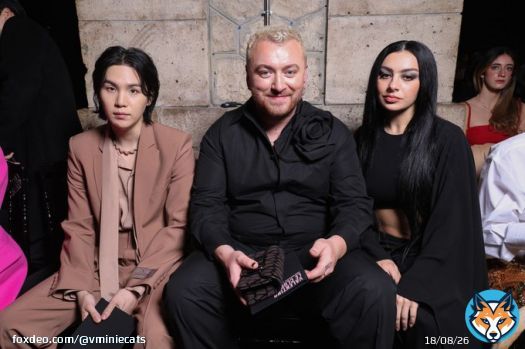 &mdash; #SUGA junto a Sam Smith y  Charli XCX en el fashion show de Valentino.   #SUGAxValentinoCouture HAUTE COUTURE WITH SUGA #SUGAatParisFashionWeek