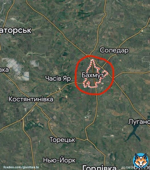 Заместитель министра обороны Украины Анна Маляр заявила, что ВСУ начали наступление под Бахмутом  Она также опубликовала в своем тг-канале загадочную карту, на которой Бахмут взят в кольцо, без какого-то комментария.